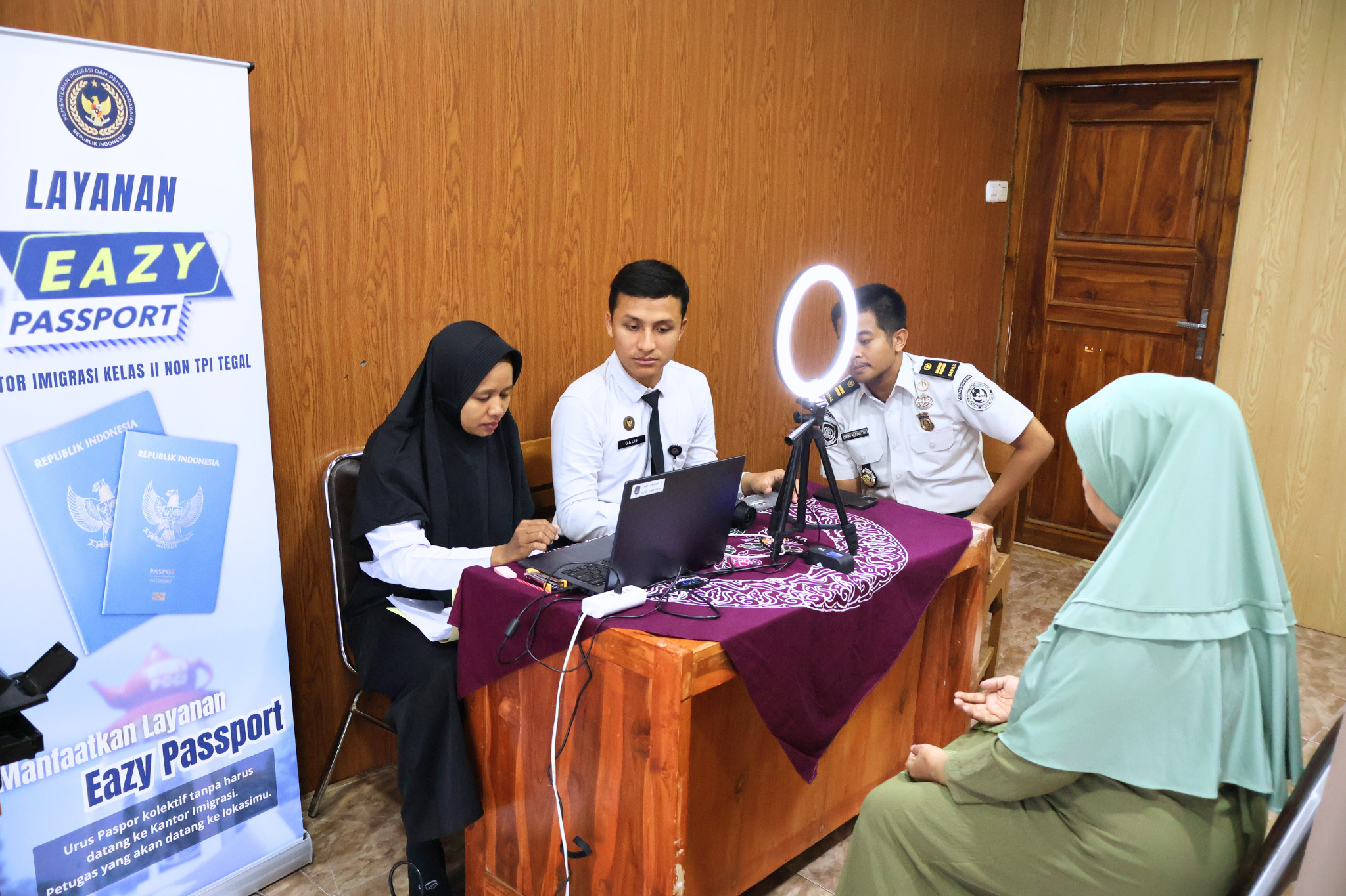 Imigrasi Tegal Gelar Layanan 'Eazy Passport' Perdana di PT Furqon Wisata Hakiki